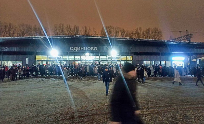 Вечер 16 января, очереди на маршрутки на привокзальной площади Одинцово, Январь