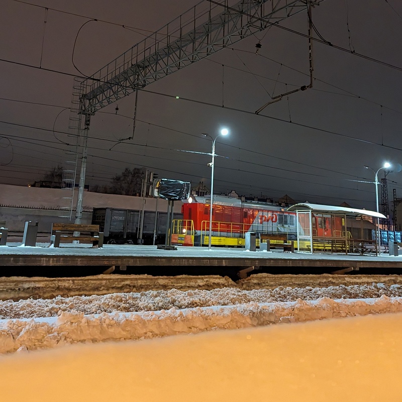 Указатель «Тестовская» завесили, Железнодорожную станцию «Голицыно» обустраивают б/у конструкциями с московских станций