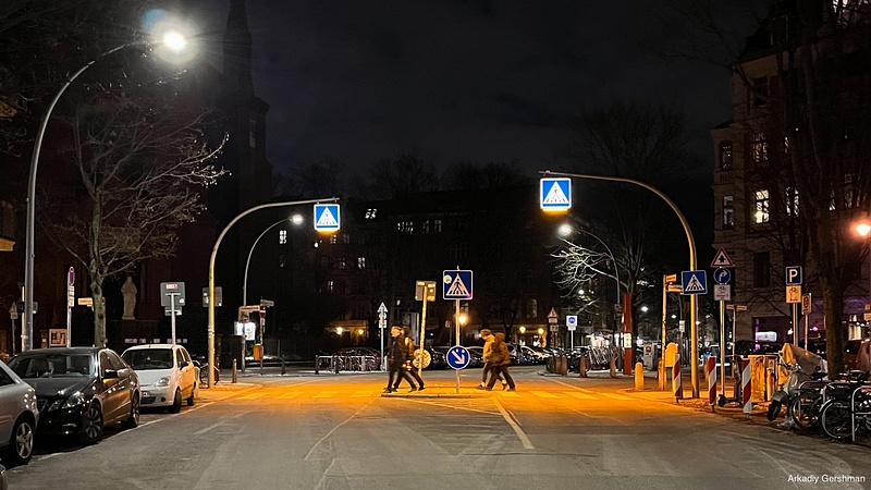 Пример правильной подсветки на пешеходном переходе, В Одинцовском округе возле школ начали делать проекционные пешеходные переходы