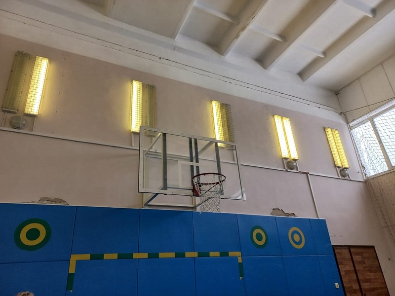 Спортивный зал, В школе Звенигорода с октября ищут источник тошнотворного запаха в спортзале