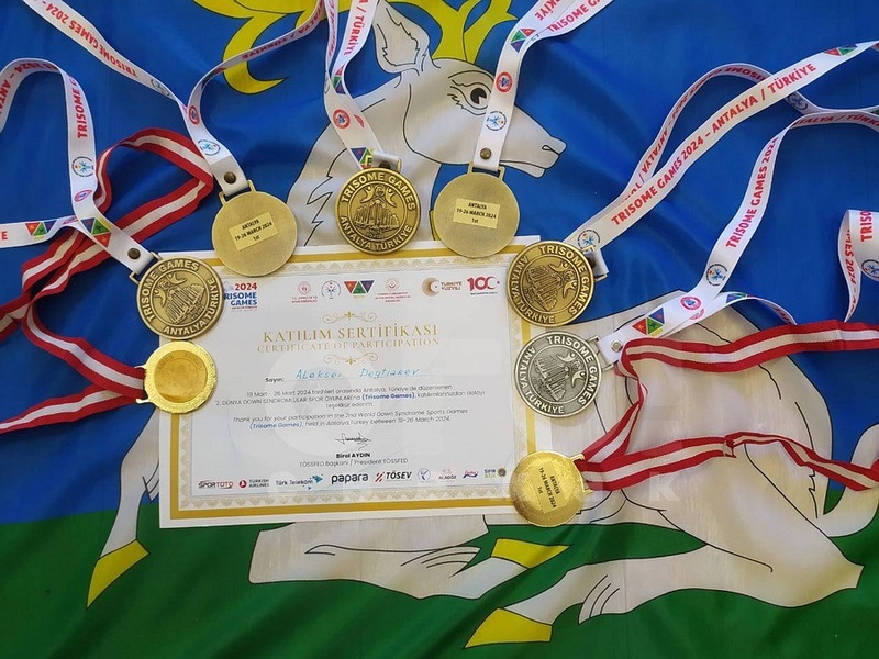 Пять золотых медалей и одна серебряная, Одинцовский пловец выиграл 5 золотых медалей на Всемирных играх для людей с синдромом Дауна