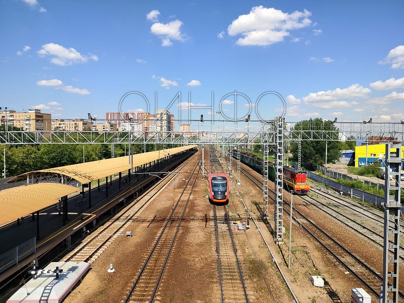 Поезд МЦД-1 отъезжает от железнодорожной станции «Одинцово», Июнь