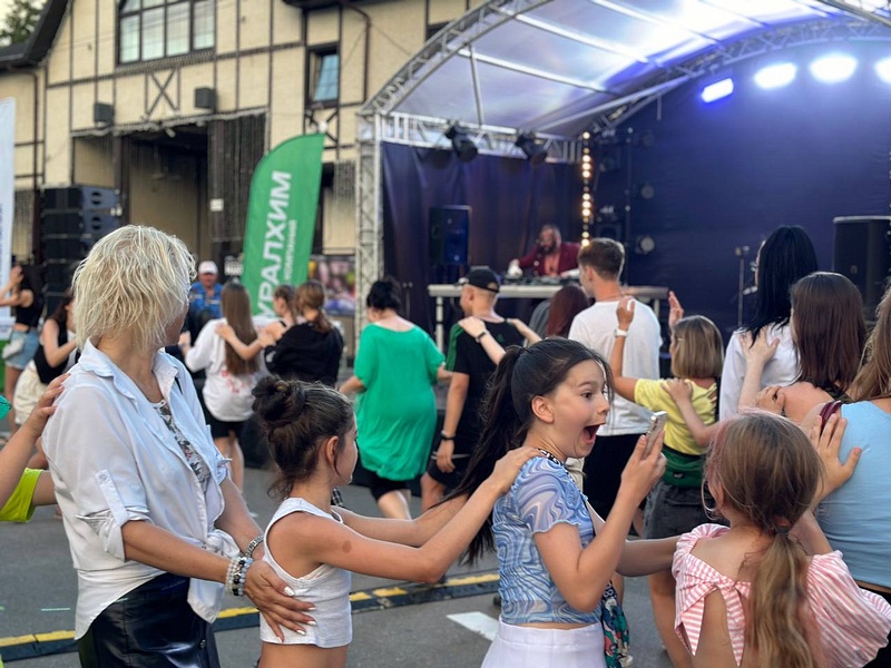 Хороводы под задорные сеты DJ DUMCHENKOV, 29 июня прошёл фестиваль молодежи в Одинцовском парке культуры, спорта и отдыха