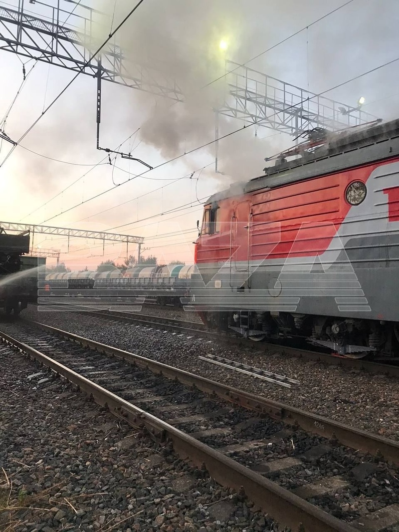 Неизвестные подожгли кабину электровоза на ж/д станции в Одинцовском округе