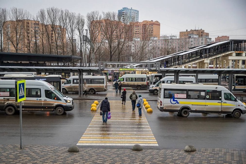 Привокзальная площадь Одинцово: автобусы, пешеходный переход, Декабрь