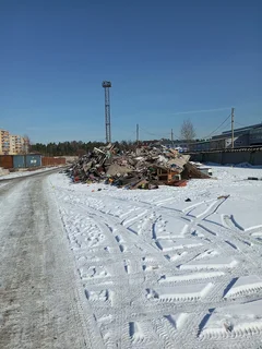 Куча мусора в районе железнодорожной станции «Звенигород»