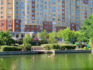 Искусственный пруд возле ЖК «Дом на Баковке» в Одинцово
