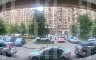 Восьмилетний мальчик погиб после наезда такси во дворе ЖК «Гусарская баллада»