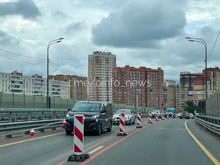 В Одинцово стартовал ремонт путепровода в 8-й микрорайон. С огороженной проезжей части уже сняли асфальт