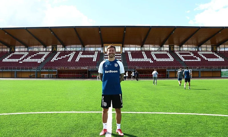 Футболист Фёдор Смолов на стадионе «Центральный» в Одинцово, Август