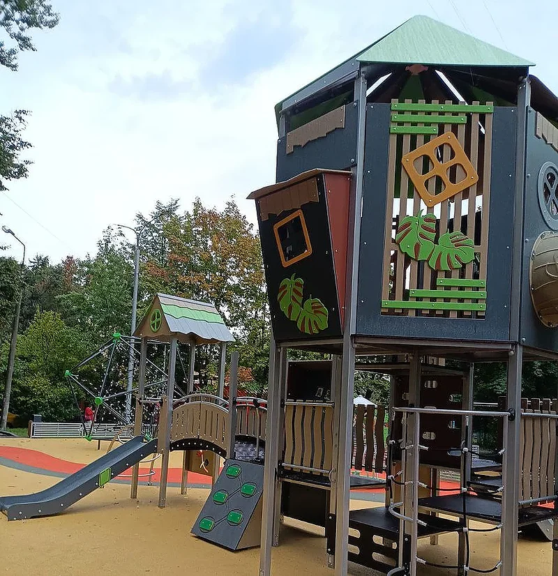 В Одинцово открыли новую детскую площадку на месте пропавшей в июне