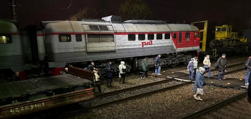 «Нам нужен безопасный переход через пути!»: пассажиры станции Петелино в Одинцовском округе