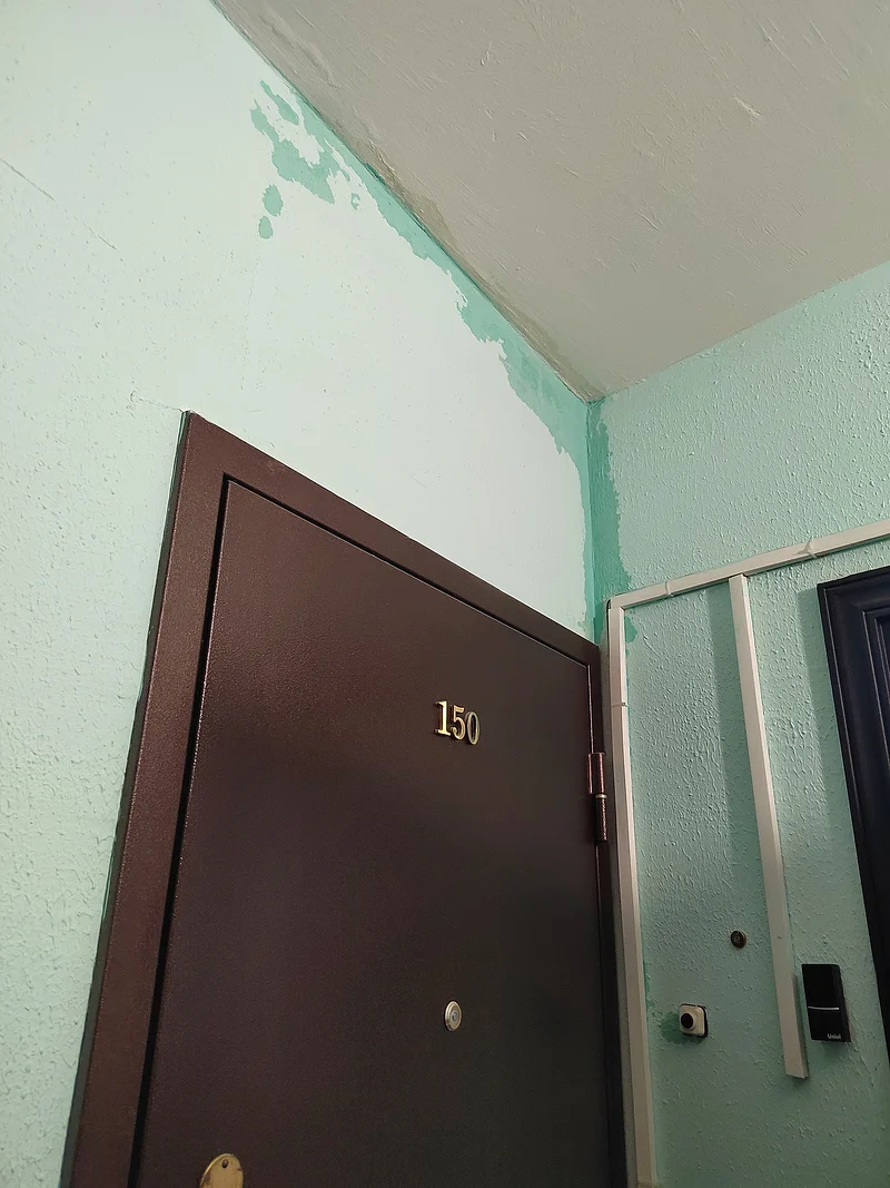 Потоп во время капремонта крыш: два дома в посёлке ВНИИССОК заливает после каждого дождя