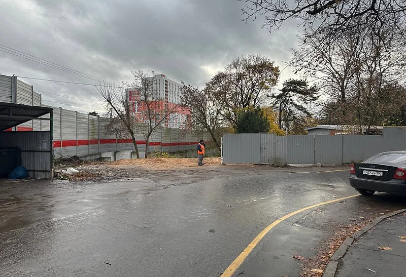 После, Возле станции МЦД «Немчиновка» снесли незаконную постройку, в которой был автосервис