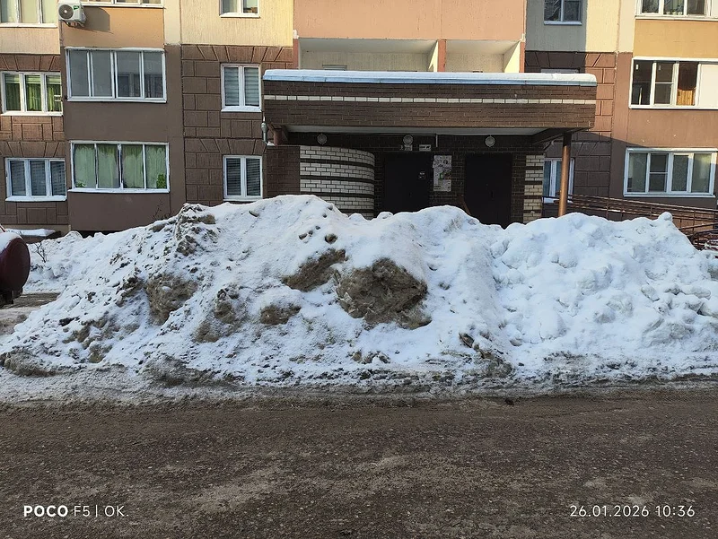 Кучи снега во дворах Одинцовского округа