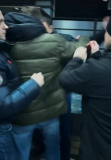 Активисты заявили, что их избили толпой во время рейда в торговом комплексе в Одинцово