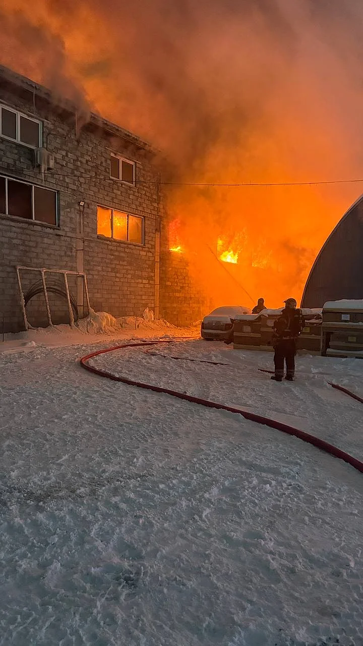 Пожар уничтожил текстильный склад на Можайском шоссе в Одинцово