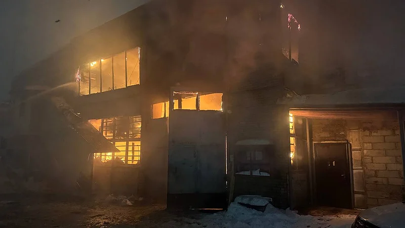 Пожар уничтожил текстильный склад на Можайском шоссе в Одинцово