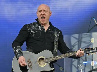 Владимир Путин присвоил звание народного артиста России певцу Денису Майданову