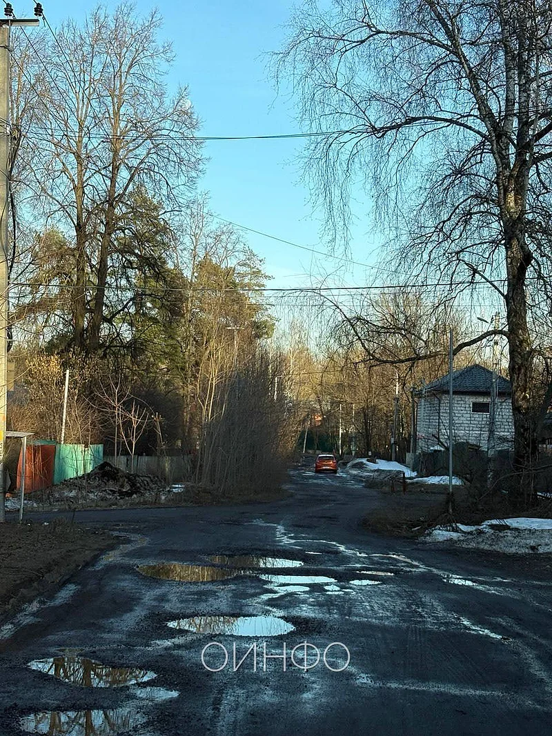 «Лунные кратеры» в Немчиновке: дорога в катастрофическом состоянии