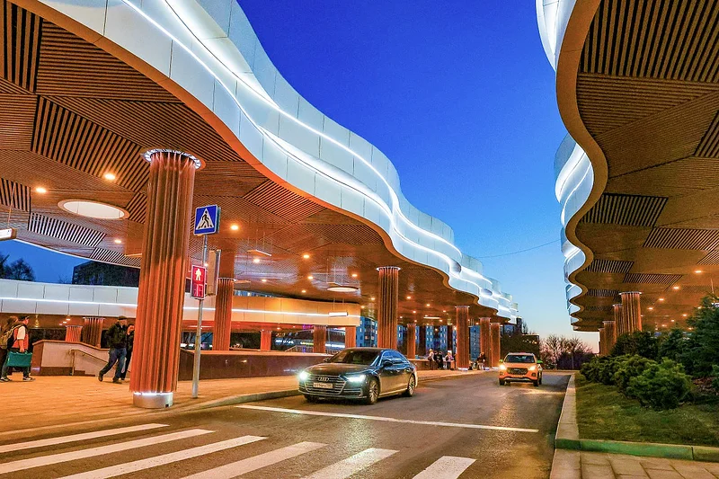 На станции МЦД-1 «Славянский бульвар» сделали навесы для пересадок по принципу «сухие ноги»