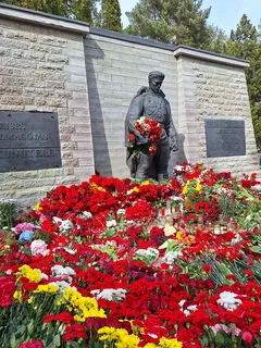 Памятник Воину-Освободителю в Таллине. 09.05.26, itdoc