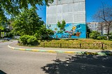 Граффити на торце Чикина 6: акула, рыбки