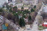 Перекрестор Верхне-Пролетарская с Солнечная и Глазынинская улицами, по центру памятник В. И. Ленину