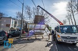 На Северной наконец-то убирают остановку, которая упала еще в субботу