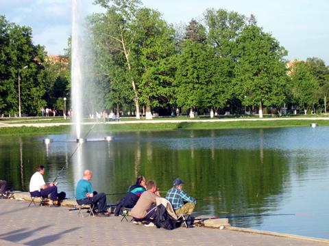 Рыбаки у фонтана, «Баранка» (центральный пруд), рыбак фонтан центр, ando