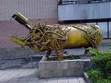Бегемот. пос. Летний Отдых. В центре поселка находится сие чудо.