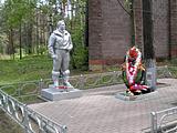 Памятник на могиле летчика, младшего лейтенанта С. П. Кулакова, погибшего в 1941 году, возле платформы «Барвиха».
