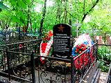 г. Одинцово. Баковское кладбище. Братская могила 17 бойцов народного ополчения. В братскую могилу перенесено
захоронение неизвестного воина из Подушкинского лесопарка.