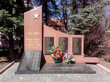 с. Барвиха. Памятник погибшим во время войны односельчанам.