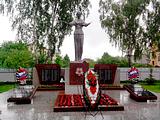 с. Козино. Братская могила воинов 5 Армии и Обелиск погибшим землякам.