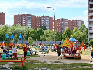 На детской площадке